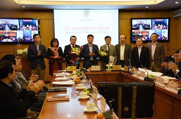 Bộ Tư pháp trao Quyết định bổ nhiệm lãnh đạo cấp Vụ