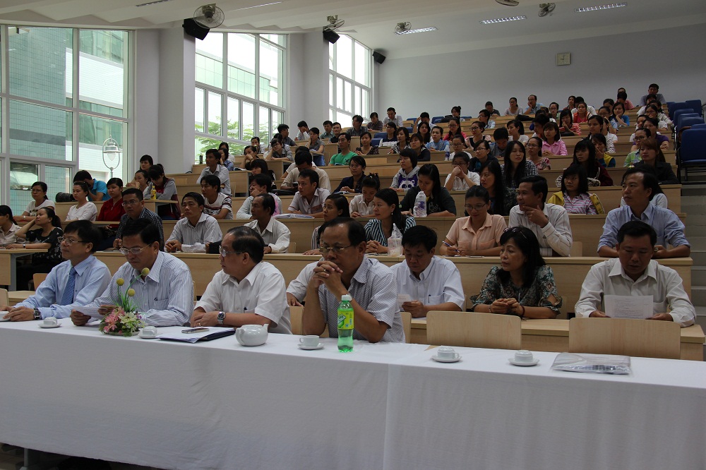 Các đại biểu tham dự Lễ khai mạc