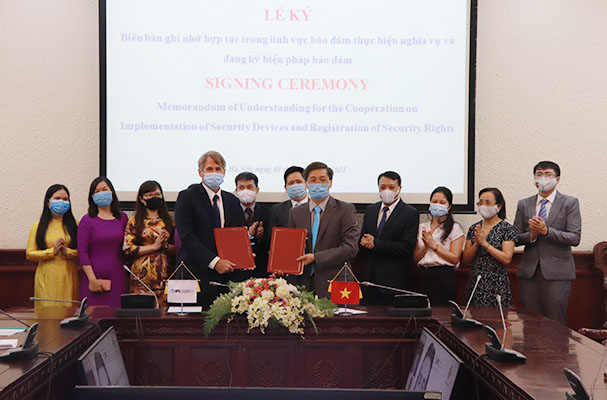 Lễ ký Biên bản ghi nhớ trong lĩnh vực bảo đảm thực hiện nghĩa vụ và đăng ký biện pháp bảo đảm