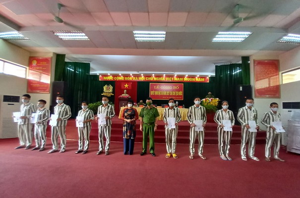 Thứ trưởng Đặng Hoàng Oanh dự công bố Quyết định đặc xá năm 2021 ở trại giam Hoàng Tiến