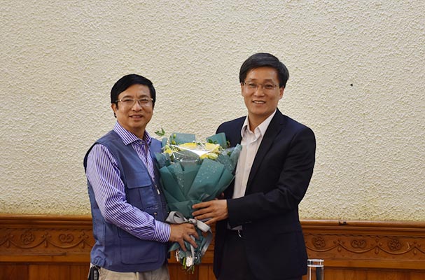 Bộ Tư pháp trao Quyết định nghỉ hưu cho cán bộ