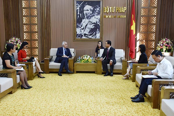 ​Thứ trưởng Trần Tiến Dũng tiếp đại diện Hội đồng Công chứng tối cao Pháp