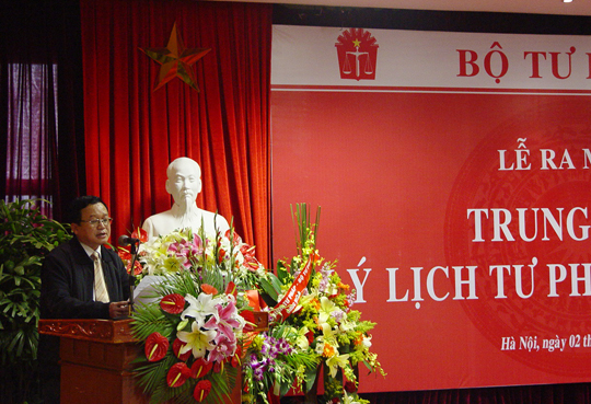 Phó Vụ trưởng Vụ Tổ chức cán bộ phát biểu