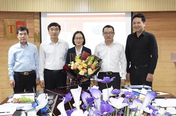 Chi bộ Nhà xuất bản Tư pháp tổ chức Lễ kết nạp đảng viên