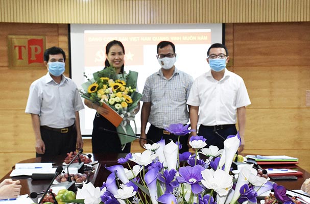 Chi bộ Nhà xuất bản Tư pháp tổ chức Lễ kết nạp đảng viên