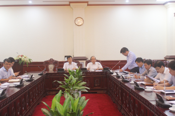 Bộ trưởng Lê Thành Long làm việc với Viện Khoa học pháp lý về tình hình triển khai công tác Tổng kết Nghị quyết số 49-NQ/TW của Bộ Chính trị về Chiến lược Cải cách tư pháp đến năm 2020