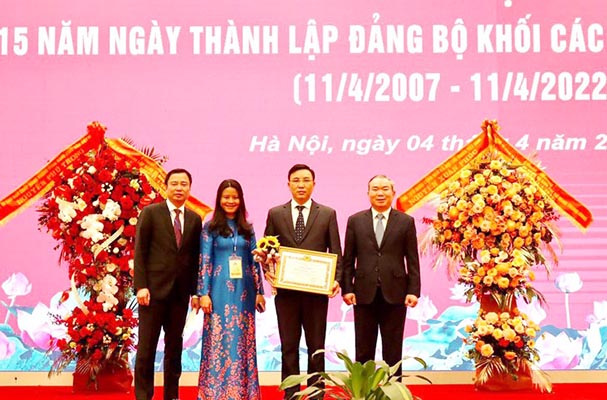 Đảng bộ Cục Kế hoạch - Tài chính vinh dự nhận Bằng khen của BCH Đảng bộ Khối các cơ quan TƯ