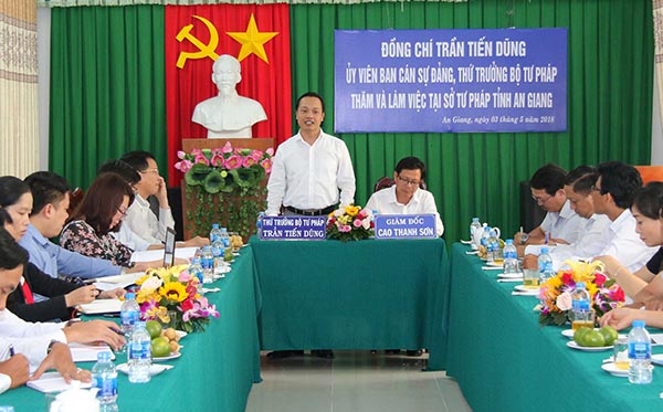 Thứ trưởng Trần Tiến Dũng làm việc tại An Giang