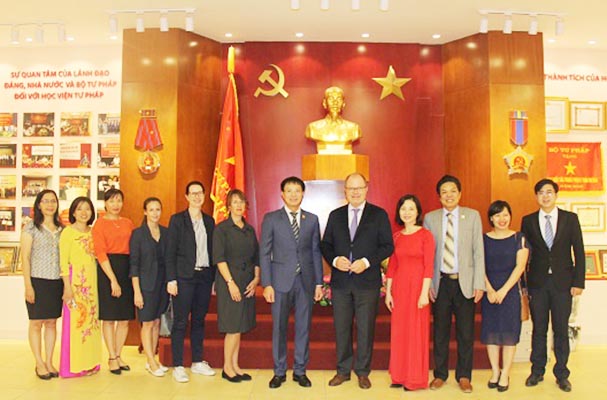 Học viện Tư pháp làm việc với Đoàn Quốc vụ khanh Bộ Tư pháp và Bảo vệ người tiêu dùng CHLB Đức