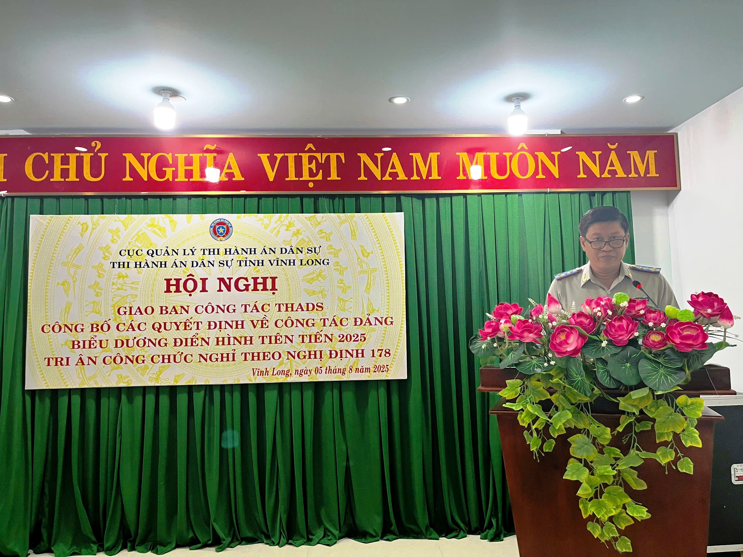 Thi hành án dân sự tỉnh Vĩnh Long tổ chức họp giao ban 10 tháng năm 2025