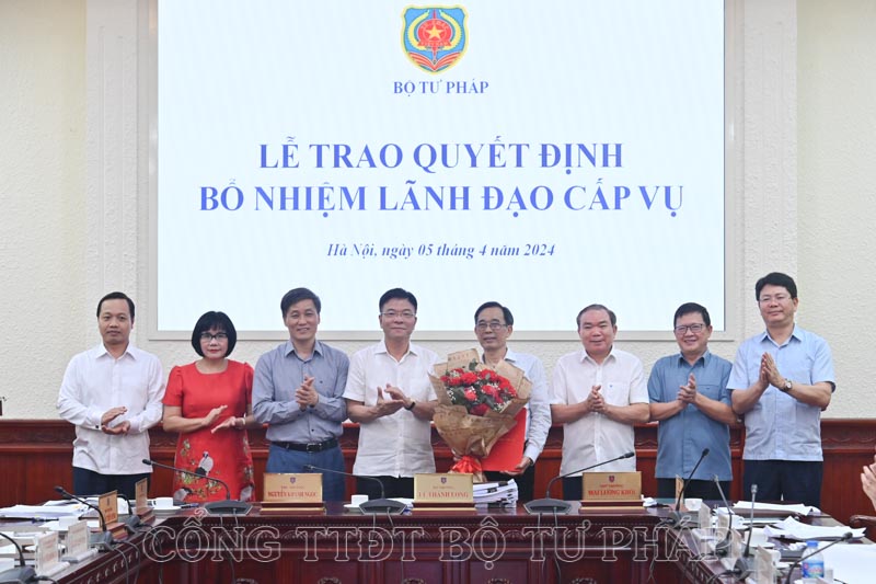 Trao Quyết định bổ nhiệm Giám đốc Trung tâm Lý lịch tư pháp quốc gia