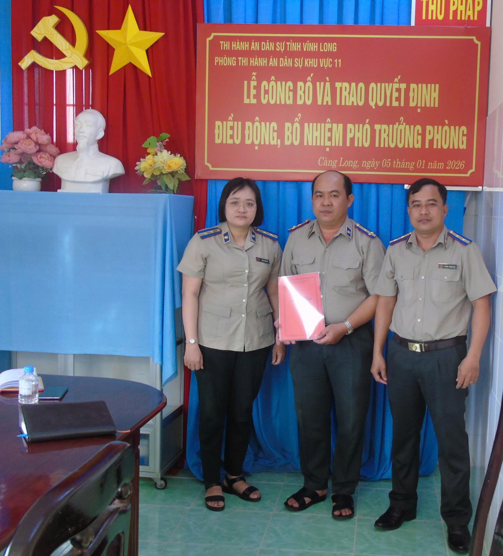 CÔNG BỐ QUYẾT ĐỊNH ĐIỀU ĐỘNG, BỔ NHIỆM PHÓ TRƯỞNG PHÒNG PHÒNG THI HÀNH ÁN DÂN SỰ KHU VỰC 11-VĨNH LONG