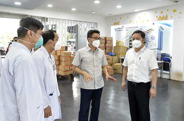 Dồn sức điều trị, tiêm chủng ở TP Hồ Chí Minh