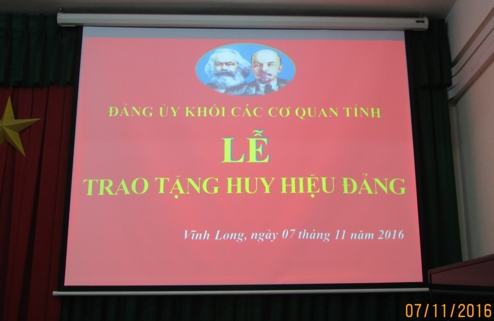 Lễ trao Huy hiệu 30 năm tuổi Đảng