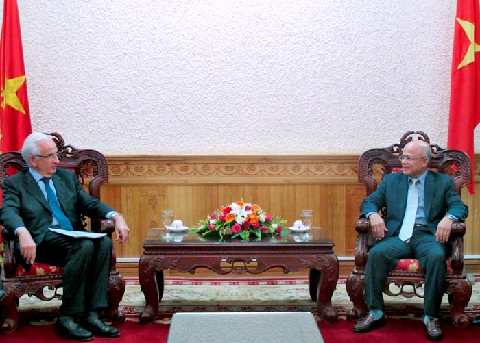 Deputy Minister Nguyen Duc Chinh received the delegation of the high Council of the French notaries