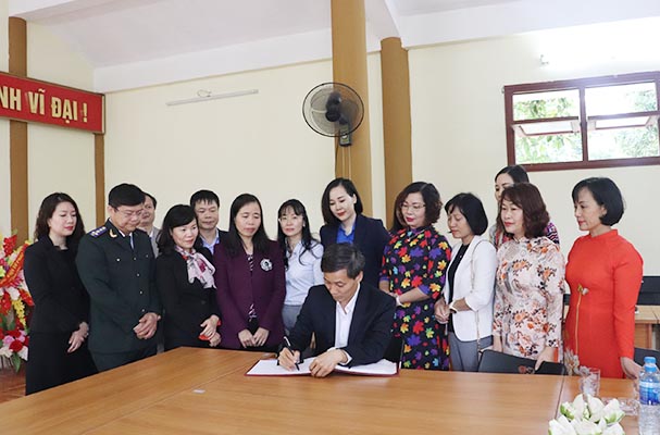 Dâng hương tại Khu di tích lịch sử Bộ Tư pháp