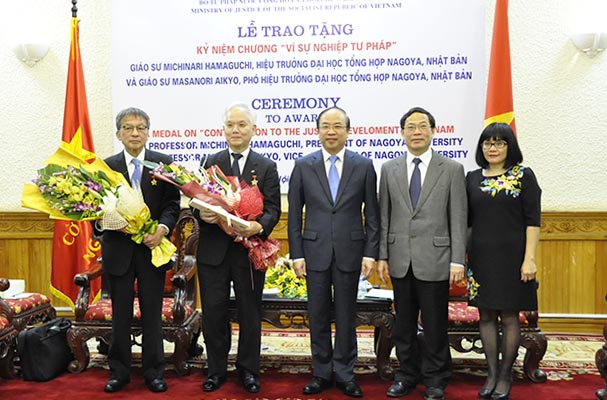 Awarding medals “on the contribution to justice development in Vietnam” to two Japanese Professors