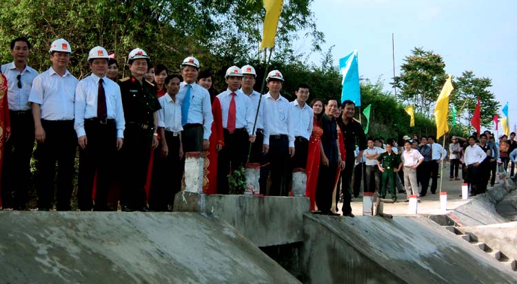 Tập thể Lãnh đạo tại Đập Tràn