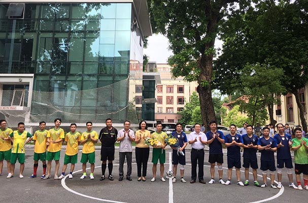 Chính thức diễn ra Giải bóng đá Chào mừng thành lập Ngành 28/8