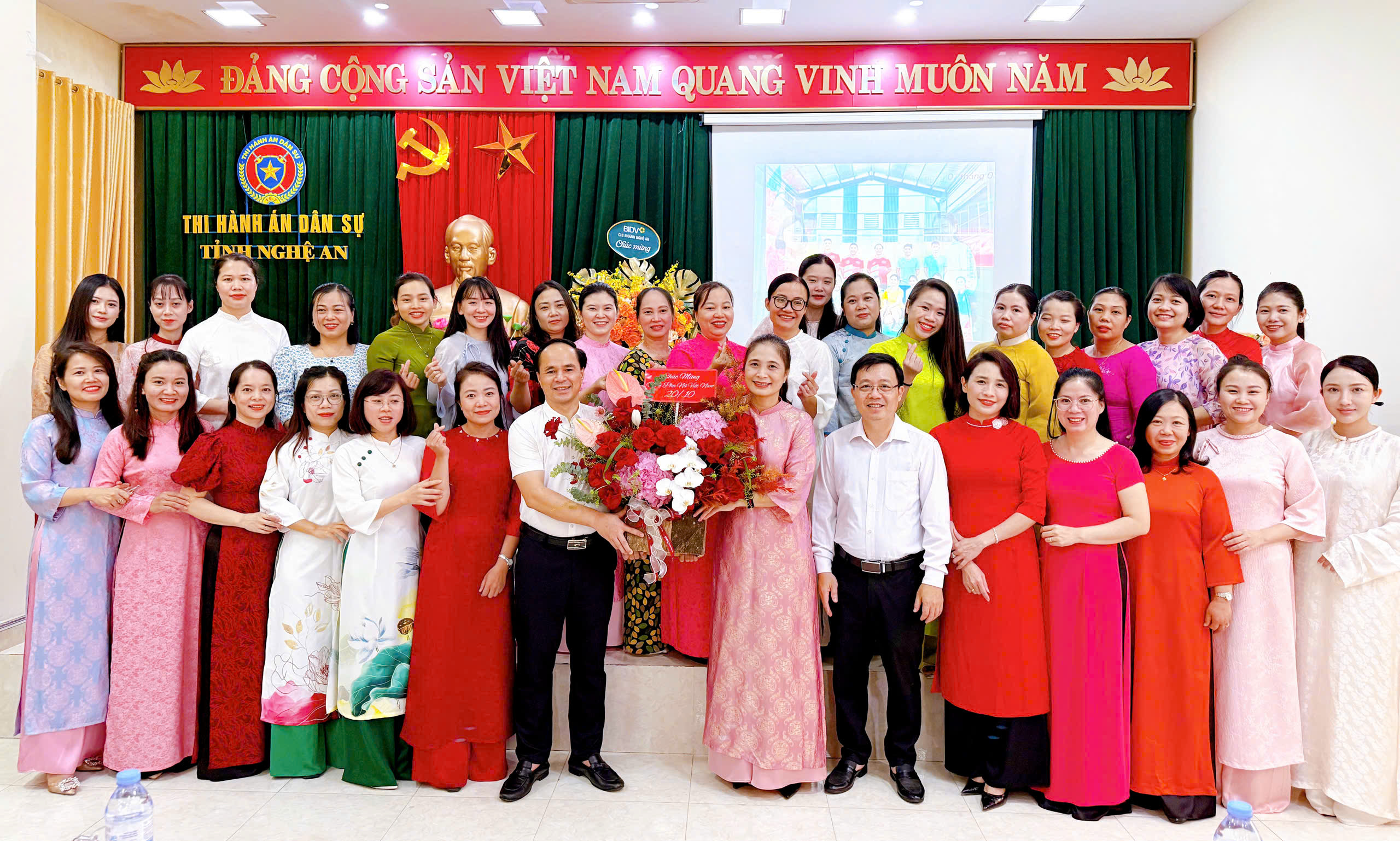 Giải bóng chuyền chào mừng Đại hội thi đua yêu nước giai đoạn 2010 - 2015