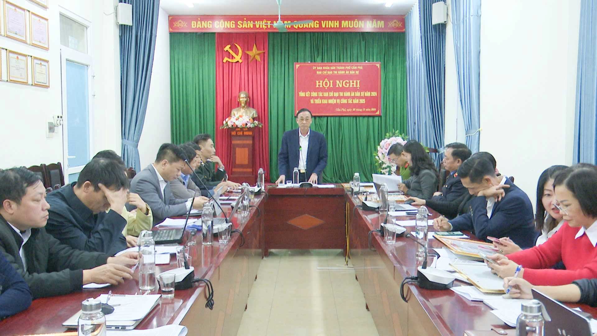 Ban Pháp chế Hội đồng nhân dân tỉnh Quảng Ninh khảo sát thực hiện quy định pháp luật về xác minh, phân loại án trong thi hành án dân sự tại Chi cục Thi hành án dân sự huyện Vân Đồn