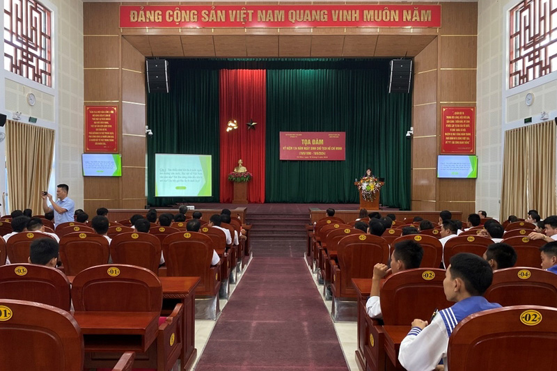 Cuộc đời, sự nghiệp của Chủ tịch Hồ Chí Minh mãi là tấm gương ngời sáng