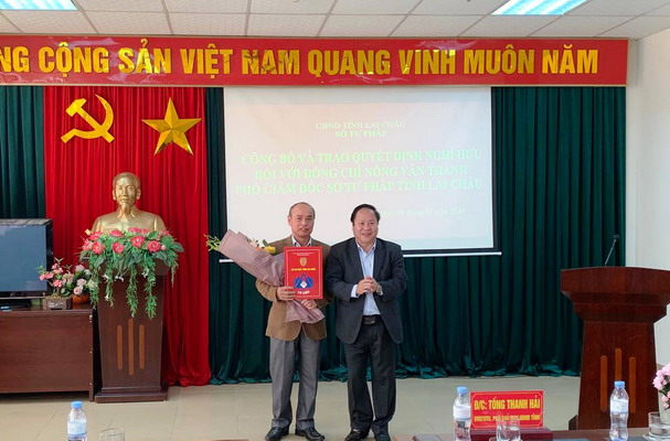Lai Châu: Công bố và trao Quyết định nghỉ hưu đối với công chức
