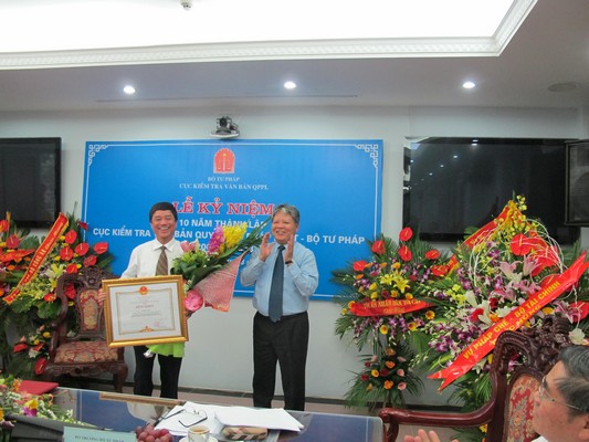 1004 Kyniem10nam11.jpg