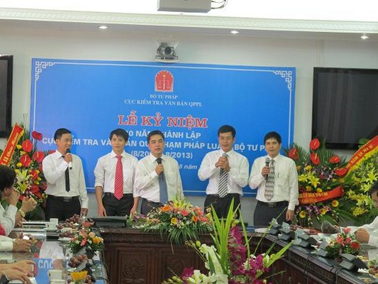 1004 Kyniem10nam14.jpg