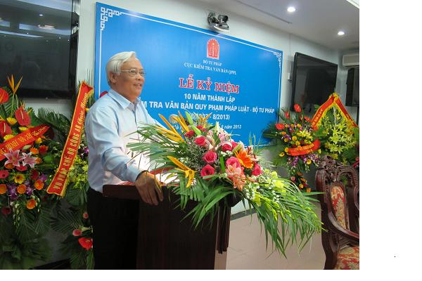 Đồng chí Uông Chu Lưu - Phó Chủ tịch Quốc hội phát biểu tại lễ kỷ niệm 10 năm thành lập Cục Kiểm tra VB QPPL