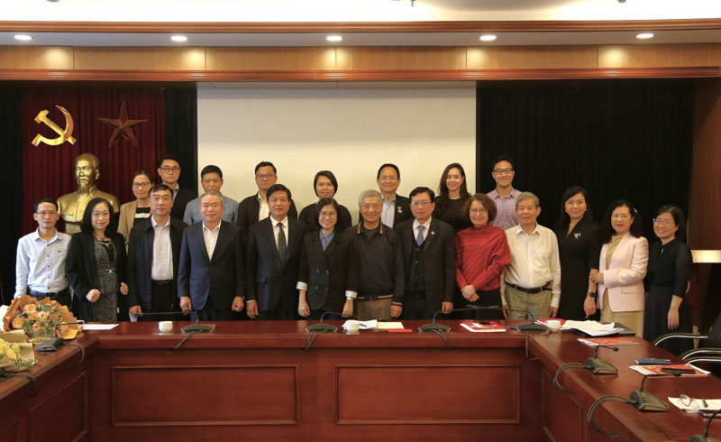 Đảng ủy Bộ Tư pháp trao Quyết định kết nạp đảng viên mới và trao tặng Huy hiệu 30 năm tuổi Đảng