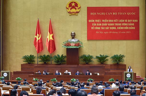 Tạo sự chuyển biến mạnh mẽ, rõ rệt trong xây dựng Đảng và hệ thống chính trị trong sạch, vững mạnh