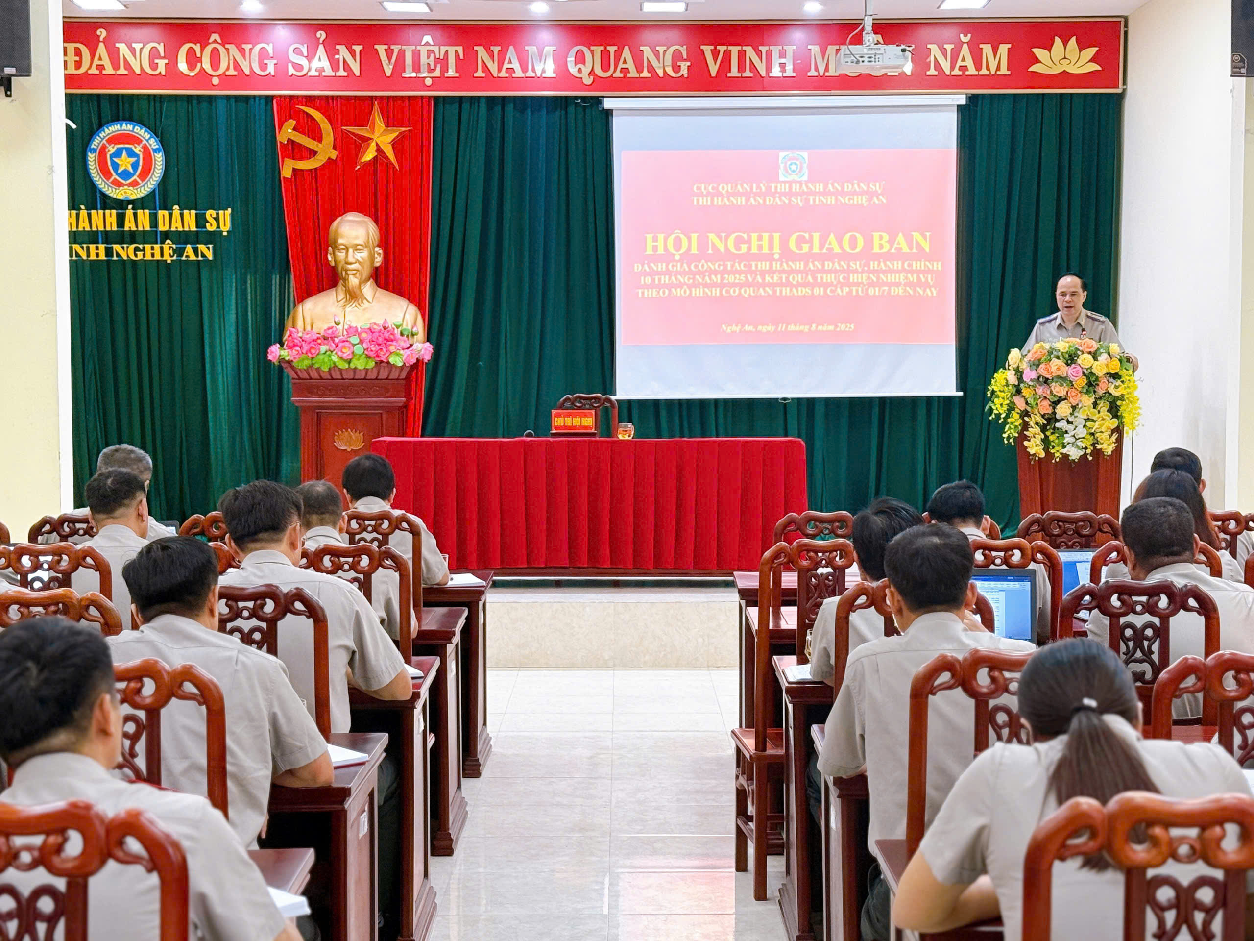 Thi hành án dân sự tỉnh Nghệ An: Tổ chức Hội nghị giao ban đánh giá công tác thi hành án dân sự, hành chính 10 tháng năm 2025 và kết quả thực hiện nhiệm vụ theo mô hình cơ quan THADS 01 cấp từ ngày 01/7/2025 đến nay.