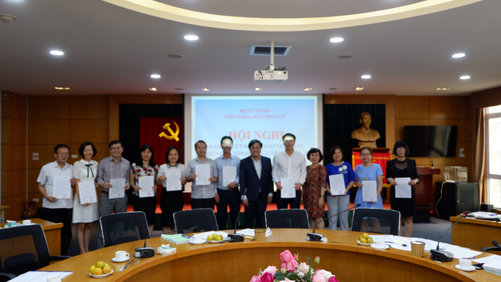 Hội nghị “TRAO QUYẾT ĐỊNH GIAO NHIỆM VỤ NGHIÊN CỨU KHOA HỌC CẤP BỘ NĂM 2019 CỦA BỘ TƯ PHÁP”