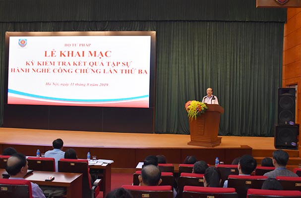 Khai mạc kỳ kiểm tra kết quả tập sự hành nghề công chứng lần thứ ba