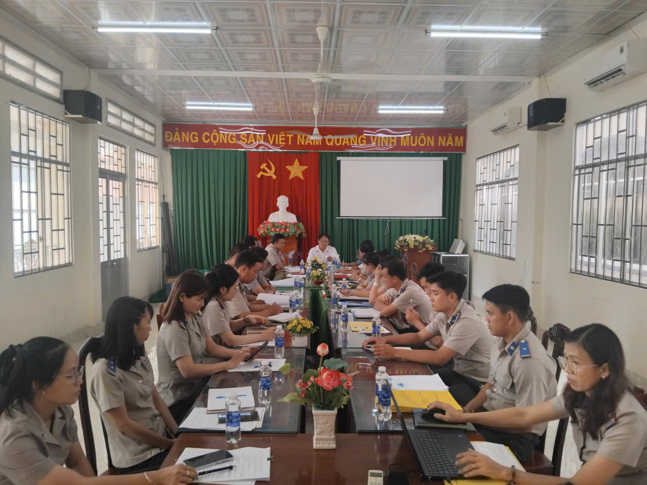 CHI BỘ PHÒNG THADS KHU VỰC 12 TỔ CHỨC KIỂM ĐIỂM, ĐÁNH GIÁ, XẾP LOẠI NĂM 2025