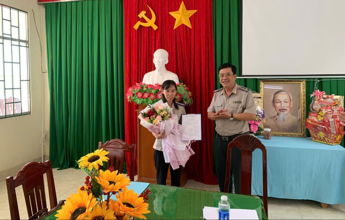 THI HÀNH ÁN DÂN SỰ TỈNH ĐỒNG THÁP CÔNG BỐ VÀ TRAO QUYẾT ĐỊNH BỔ NHIỆM CHẤP HÀNH VIÊN SƠ CẤP