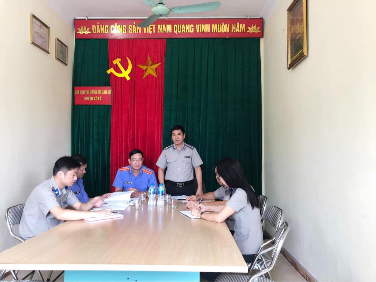 (một buổi họp bàn các biện pháp giải quyết thi hành án)