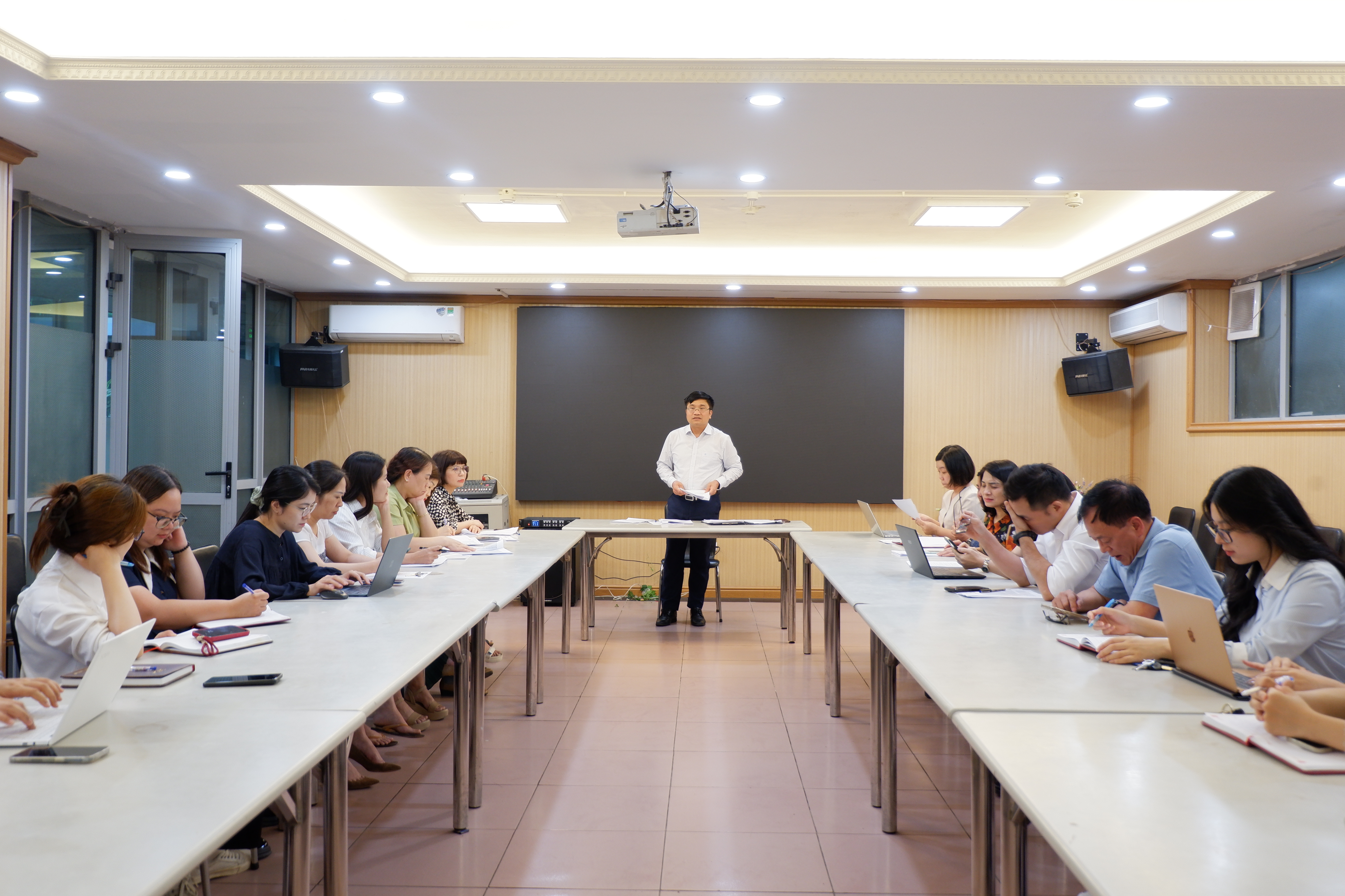 Viện Chiến lược và Khoa học pháp lý tổ chức Hội nghị lấy ý kiến cán bộ, viên chức về dự thảo Nghị quyết sửa đổi, bổ sung một số điều của Hiến pháp năm 2013