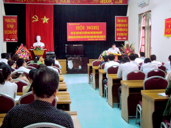 Hoa Binh Province Department of Justice hosted conference to Research thoroughly the 5th Conference's Resolution of Central Party Committee