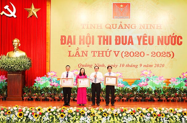Sở Tư pháp tỉnh Quảng Ninh được tặng thưởng Huân chương Lao động hạng ba