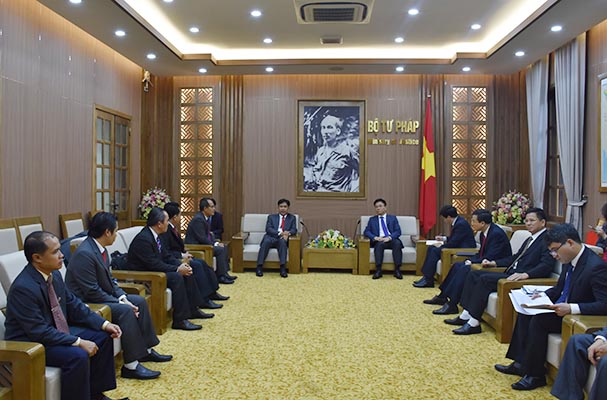 Bộ trưởng Lê Thành Long tiếp Thứ trưởng Bộ Tư pháp nước CHDCND Lào