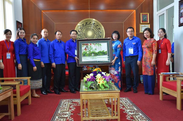Đoàn thanh niên sẽ là sợi dây gắn kết và góp phần thúc đẩy quan hệ hợp tác giữa Việt - Lào
