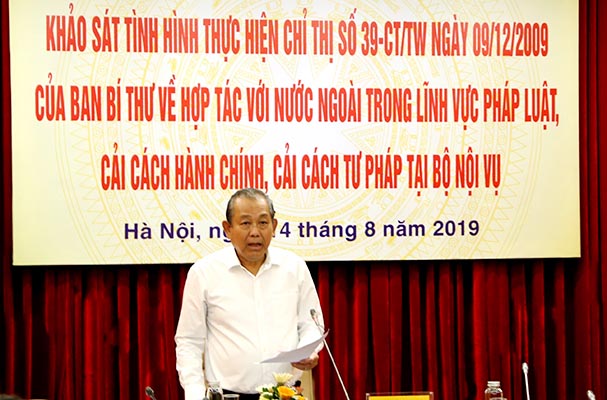 Khảo sát tình hình thực hiện Chỉ thị số 39-CT/TW tại Bộ Nội vụ