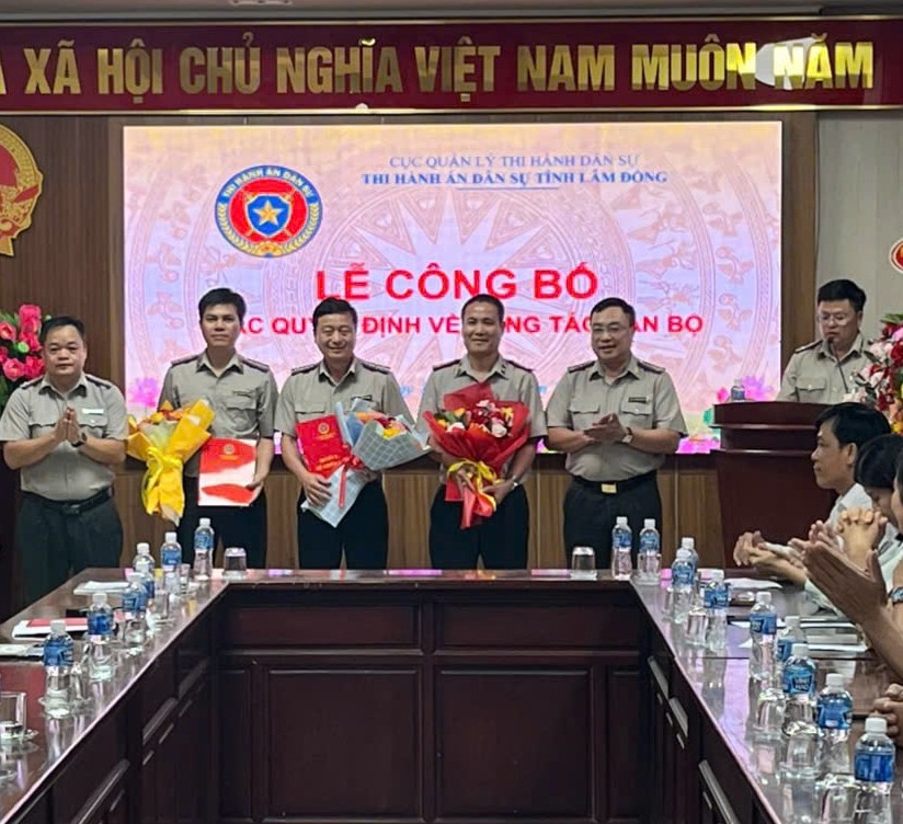 Ảnh tại Lễ công bố và trao Quyết định điều động, bổ nhiệm chức vụ Trưởng phòng Phòng THADS khu vực 16 đối với ông Nguyễn Thanh Cao - Trưởng phòng Phòng THADS khu vực 15.