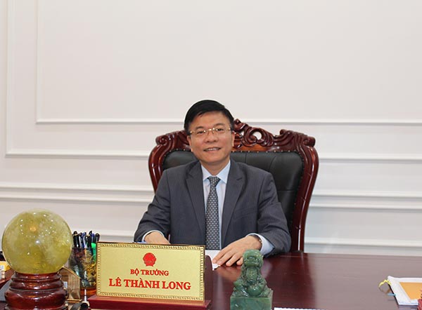 Bộ trưởng Lê Thành Long trả lời chất vấn tại Phiên họp thứ 22 của Uỷ ban Thường vụ Quốc hội