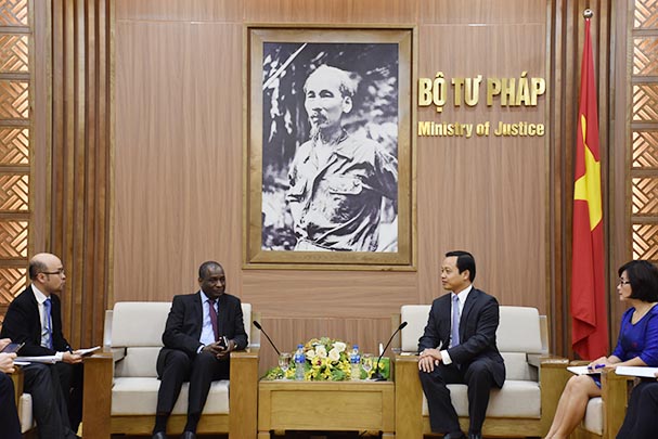 Thứ trưởng Trần Tiến Dũng tiếp xã giao Giám đốc Tổ chức quốc tế Pháp ngữ