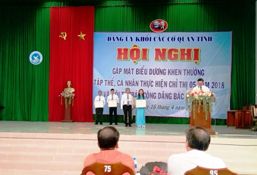 Chi bộ Cục Thi hành án dân sự tỉnh Vĩnh long tham gia hội nghị gặp mặt Biểu dương khen thưởng tập thể, cá nhân thực hiện Chỉ thị 05 năm 2018 và Hội thi Báo công dâng Bác năm 2019