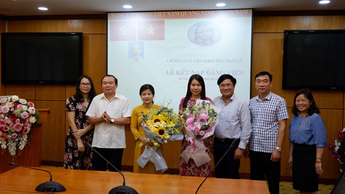 Chi bộ Viện Khoa học pháp lý kết nạp Đảng viên