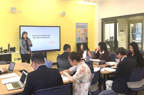 Đoàn cán bộ Bộ Tư pháp bắt đầu chuyến học tập, nghiên cứu tại Đại học Metropolitan, Vương quốc Anh